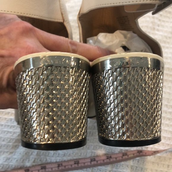 Calvin Klein 9.5 Nylee Leather Upper So Comfy, wore 1 evening and there are scuf - Picture 4 of 13